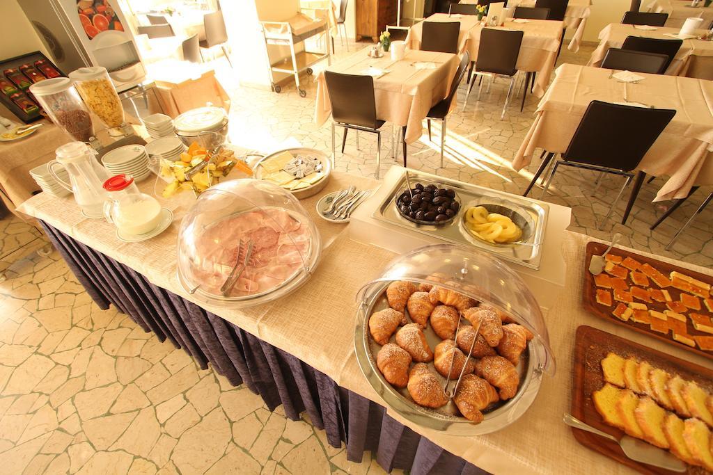 Hotel Patrizia Riccione Exterior photo